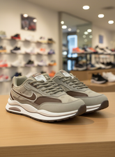 NKE IMPORTED SNEAKERS